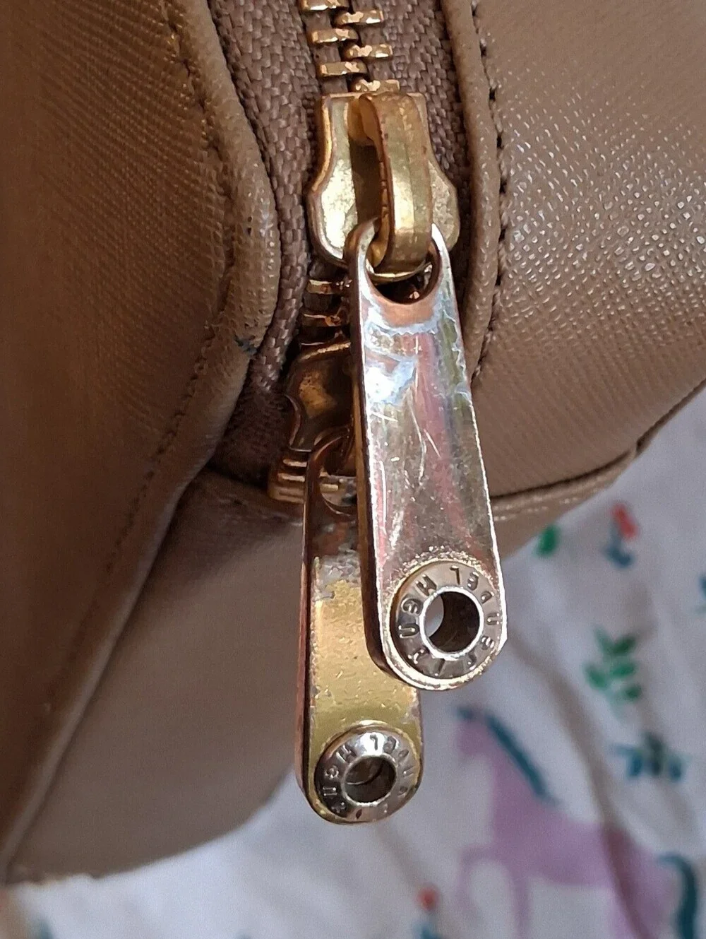 EUC Henri Bendel Tan Saffiano Leather Zip Around Casual Travel Wallet Purse Bag